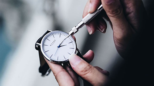 Nguyên nhân và hướng dẫn cách sửa đồng hồ bị lỏng kim đơn giản